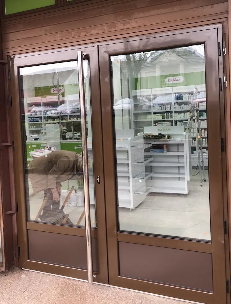 Aluminijumska vrata poslovnog prostora u Kikindi